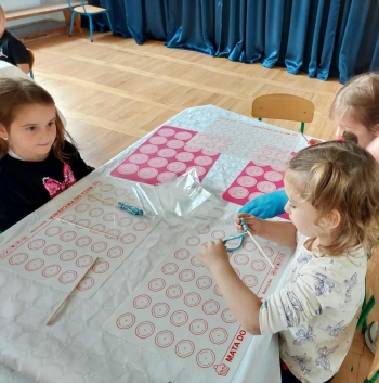 dca809c7-55c3-4abd-a814-599d4d5e1661