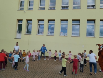 265e32f7-5fad-4cfa-be4b-e9636b8ee014