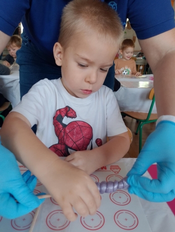 ee8a9090-f8a1-4460-83f2-fd1d318e08e3