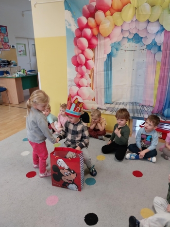 e0b8ccab-f62e-424e-9060-940dd6ee0ef3