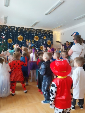 d8811498-f55a-4371-83f2-fadc0e245fd6