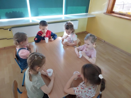  REALIZACJA PROJEKTU  ''Mamo, tato wolę wodę''