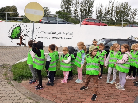 KRASNALE NA ODSŁONIĘCIU MURALU - ''Musieliśmy, jak te ptaki odlecieć z naszych kresów'' 
