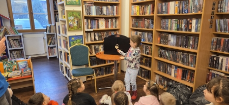 KOSMONAUCI Z WIZYTĄ W BIBLIOTECE MIEJSKIEJ